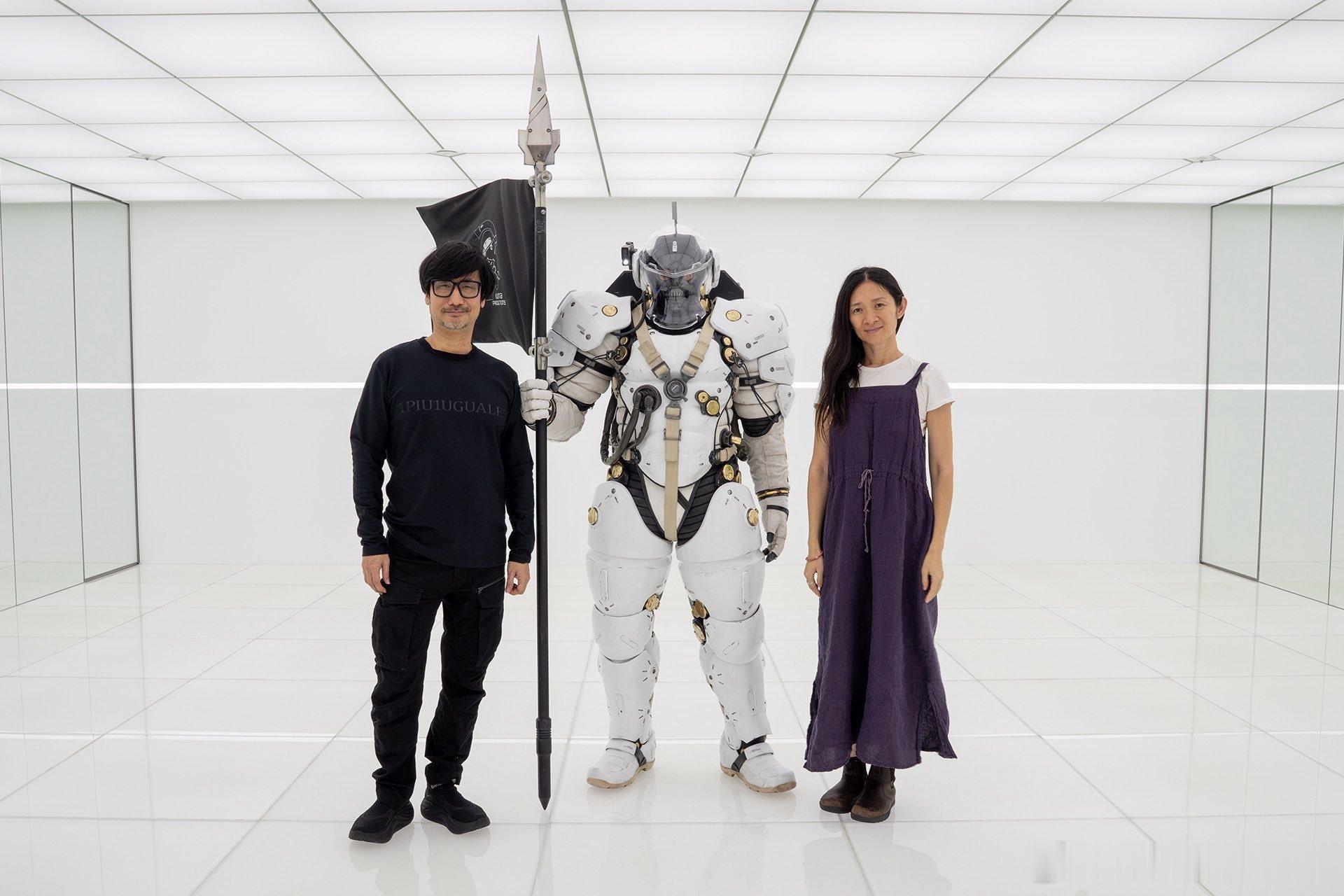 赵婷造访了小岛秀夫的工作室并留言：Extinction is an opport