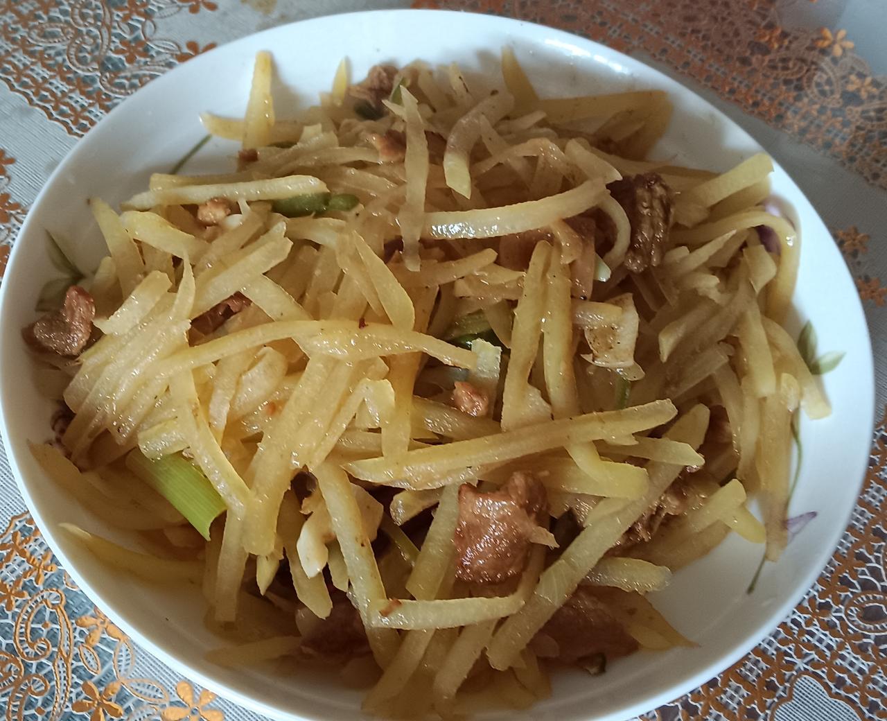 土豆丝炒面一点也好吃