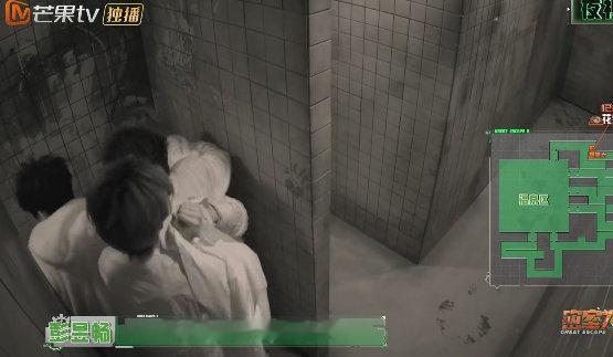 张真源我的屁股后面一片寂寞谁来守护张真源的屁股密室搞笑名场面持续输出，胆小的张真