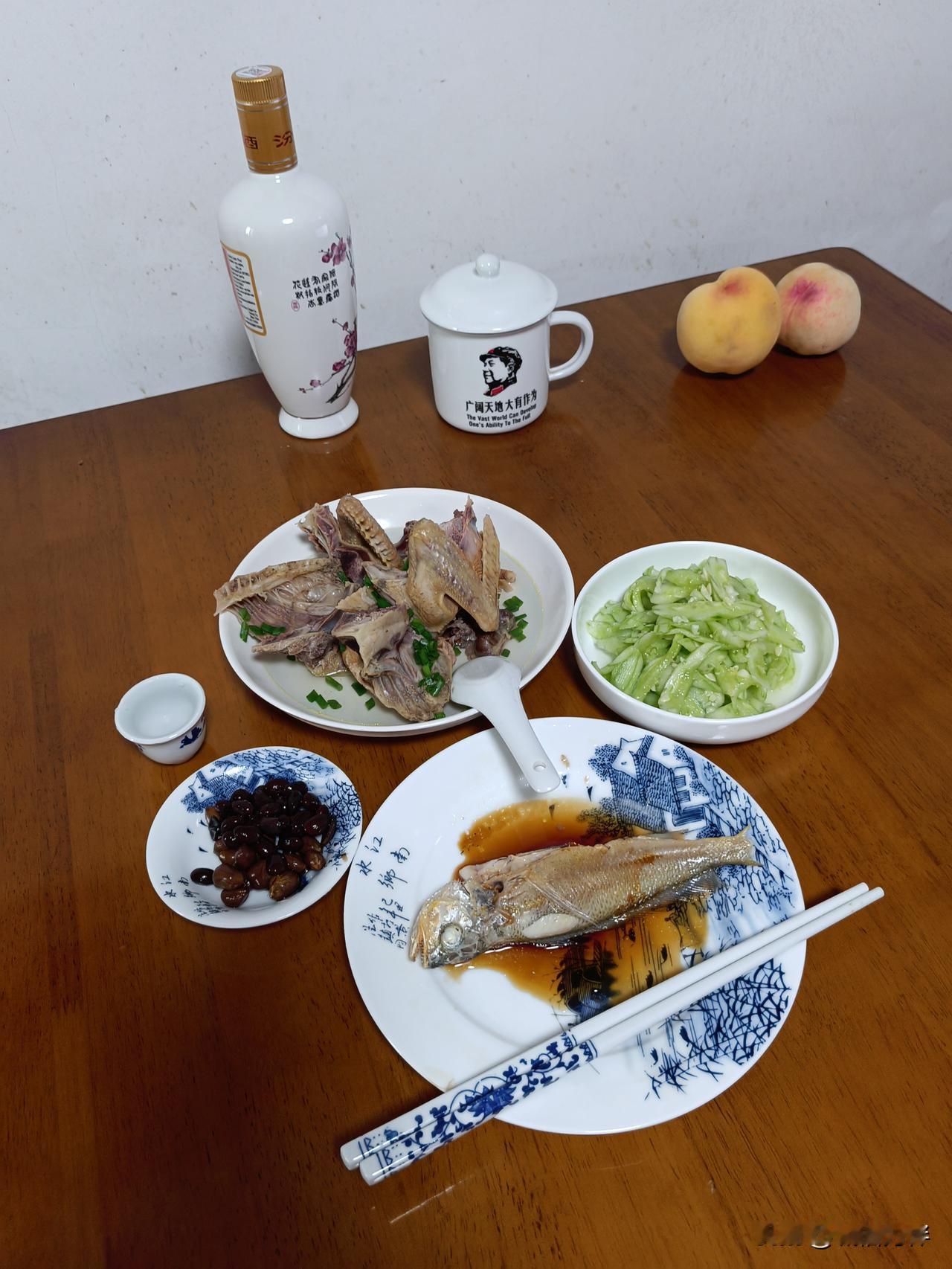 73岁单身老男人身体好，牙齿也好，上午买了一只老鸽子炖汤，老鸽子没有完全炖烂，也