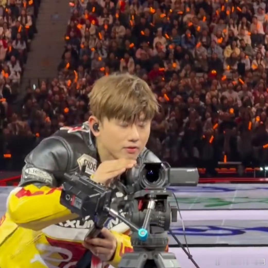 差点儿就被张杰抽中了全网共情张杰成都演唱会的遗憾！座位号差一位与小北币擦肩而过，