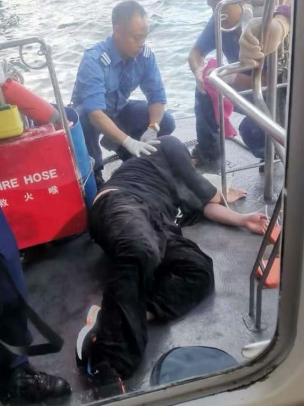 姜涛坠海 香港顶流姜涛坠海获救，得亏有一身肥肉 ​​​