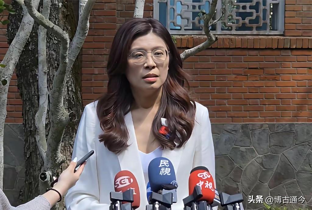 郑丽文访陆前喊话赖清德：不忘本，下架台独党纲，为两岸和平尽责
 
郑丽文即将访陆