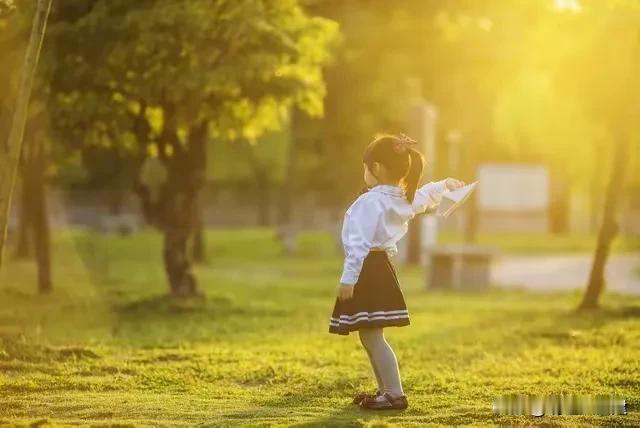 在头条耕耘2960个日夜后，我终于悟出了一个道理:

文章的辞藻是否华丽，从来不