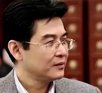1976年，毛主席去世后，北京一中学生找到班主任哭着说：“我要请假，毛主席是我外
