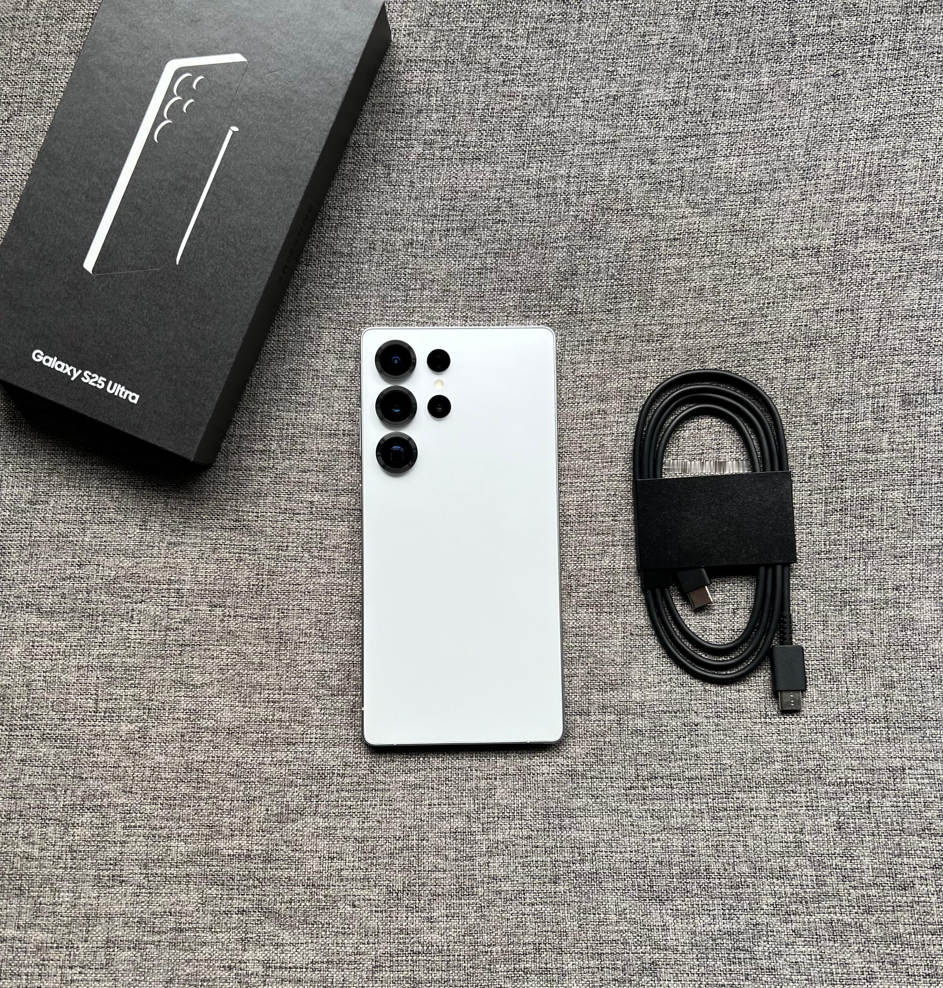 三星S25 Ultra 12+512G 钛辉银，屏幕完美，中框小磕碰，盒子配件全