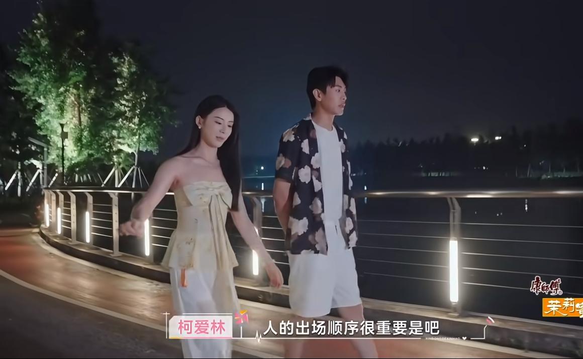 心动8:多多与刘子晗成为“同是天涯沦落人”。
哈哈哈，这俩人竟然开始了彼此安慰和