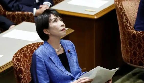 高市早苗真要辞职了？日本媒体这回拿到了铁证。足足 67 封邮件，把事儿全抖搂出来