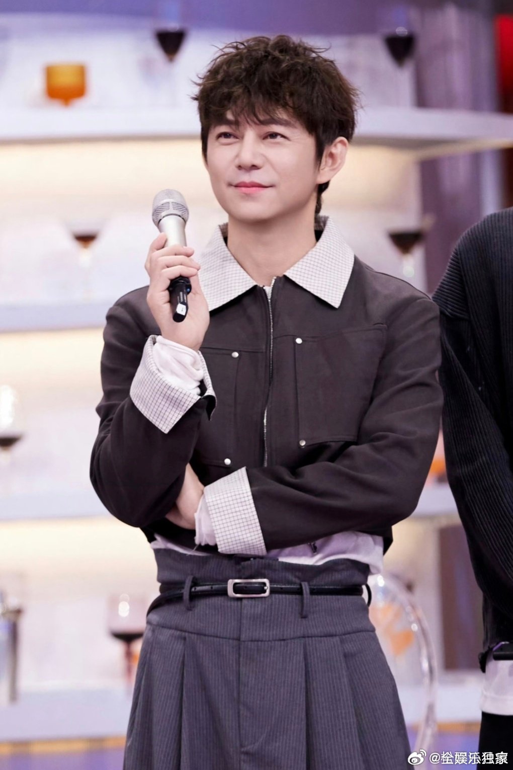 何炅闫妮被何炅夸到脸红你好星期六中场休息名场面打卡！何老师夸到闫妮笑开花，杨迪柜