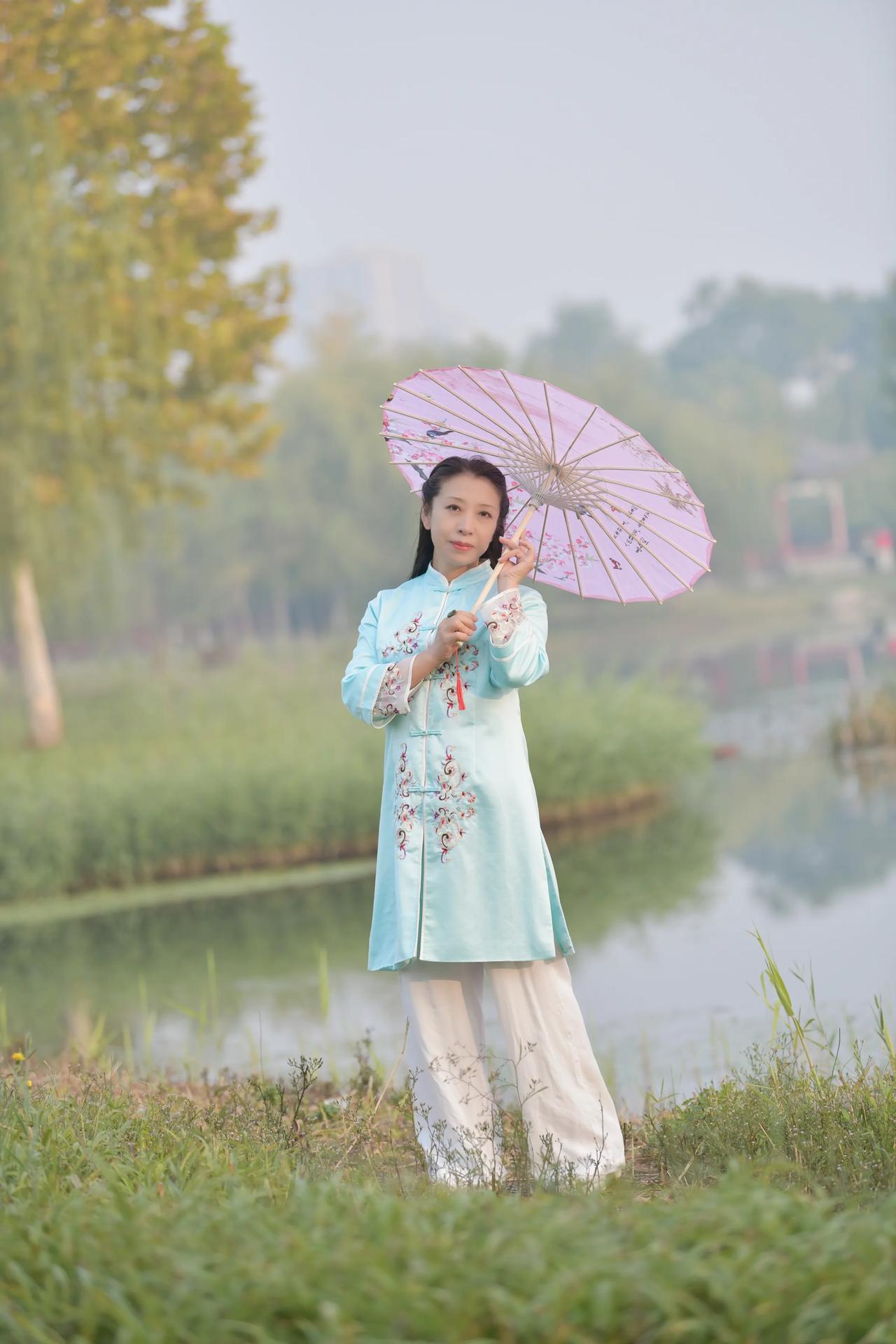 美好的清晨，美好的时光，金秋时节，拍摄于植物园！#随缘约拍# #我镜头下的秋荷#