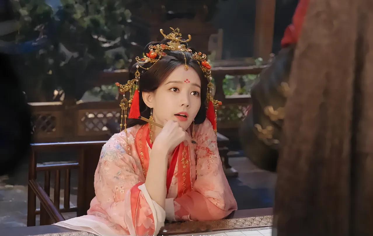 李一桐《书卷一梦》花絮图宋一梦在想什么呢？ ​​​