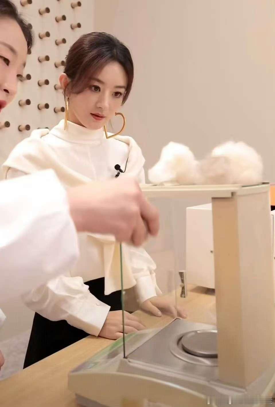 赵丽颖今晚直播活动状态赵丽颖秋日直播造型赵丽颖今晚直播活动状态，好看，好看 ​​