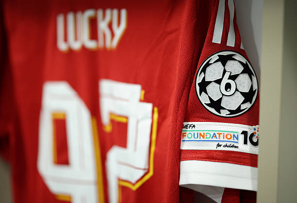 斯洛特赛前发布会（限播）透露准备安排基耶萨替补雨果：“我认为埃基蒂克付出了大量的