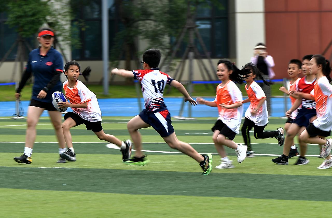 让体育为教育添彩

在传统观念里，体育常常被视为学习的“绊脚石”，认为运动会分散