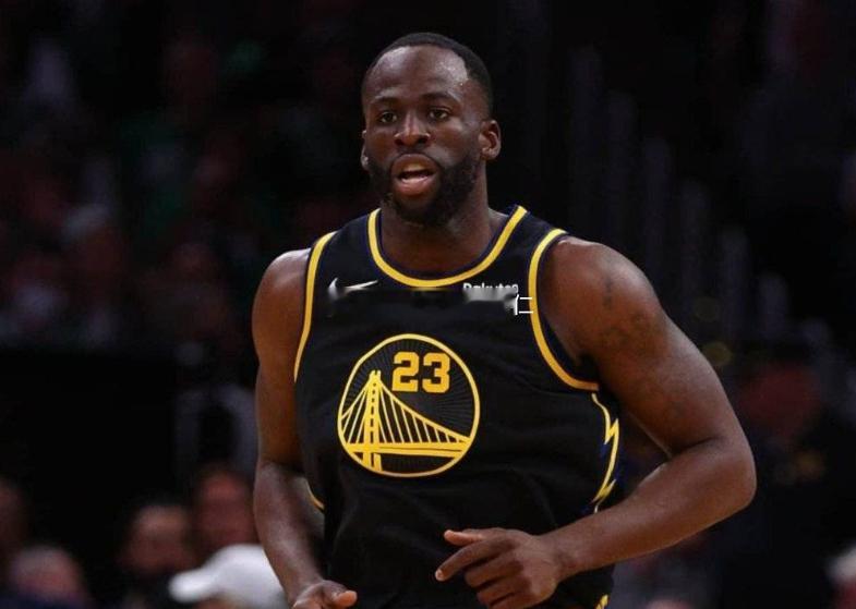 勇士近期取得两连胜，其中包括一场大胜魔术的比赛，但这期间外界真正关注的并非比赛本