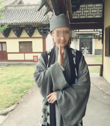 一波未平，一波又起！
释永信的事还没完，


王欢在六安山里支起佛堂时，
连本经