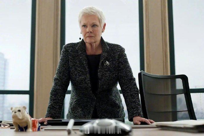007M夫人演员已认不出任何人 近日，英国著名女演员朱迪·丹奇公开谈论自己的眼部