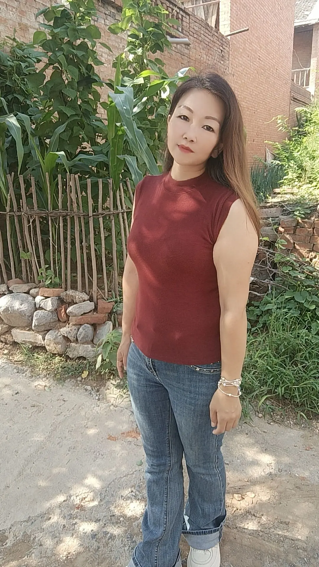 生活告诉女人     谁都不容易 现实告诉女人      不经济独立下...