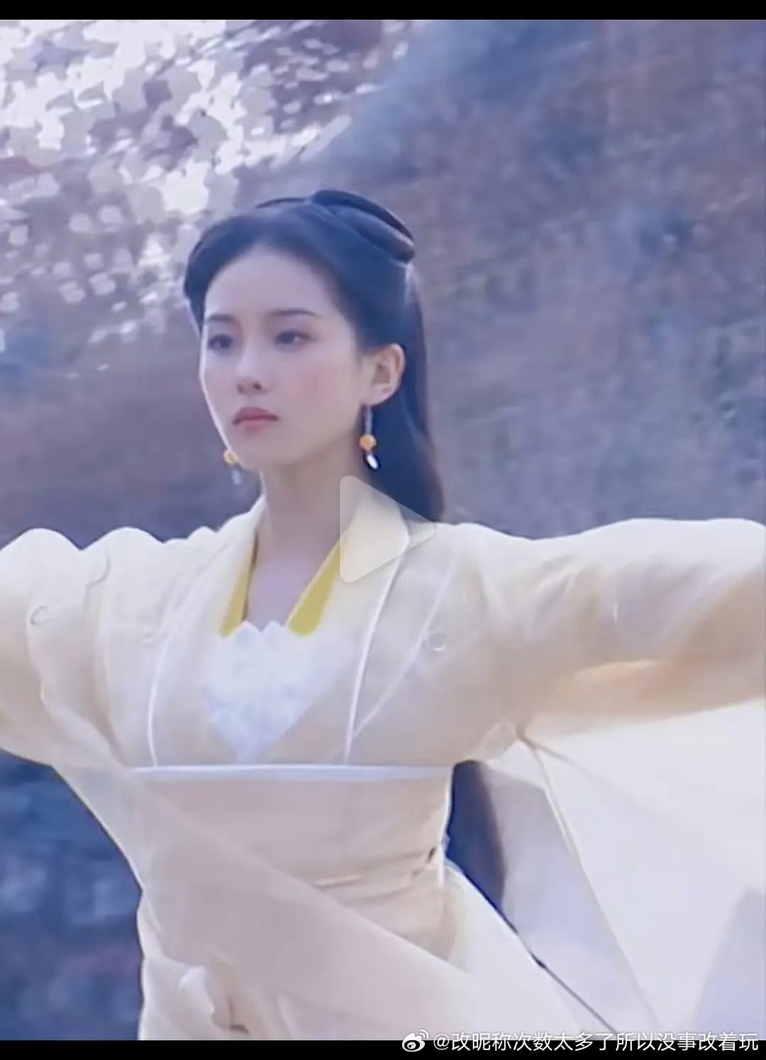 不是仪态就是脖子粗短吧