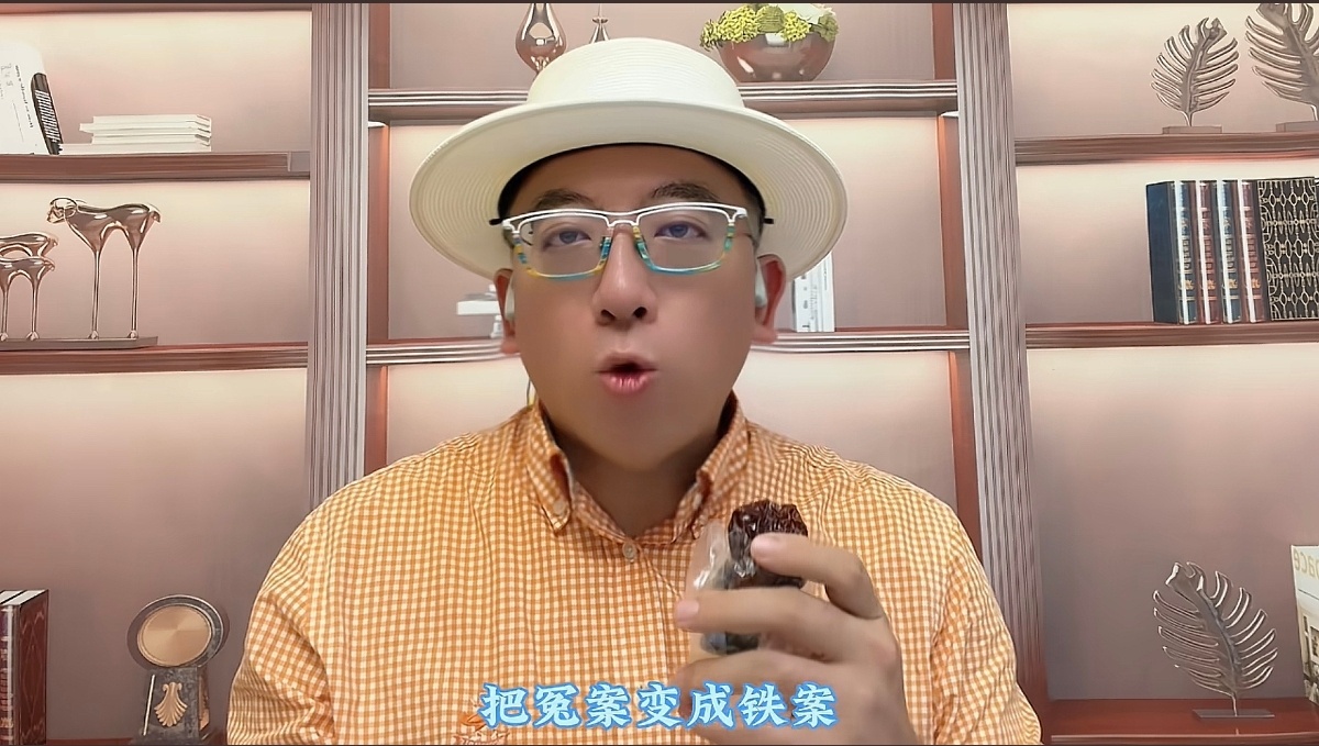 被指摸臀4岁男孩已正常返校上学有人扒出来这女的是马来亚大学的学生，说要整理资料举