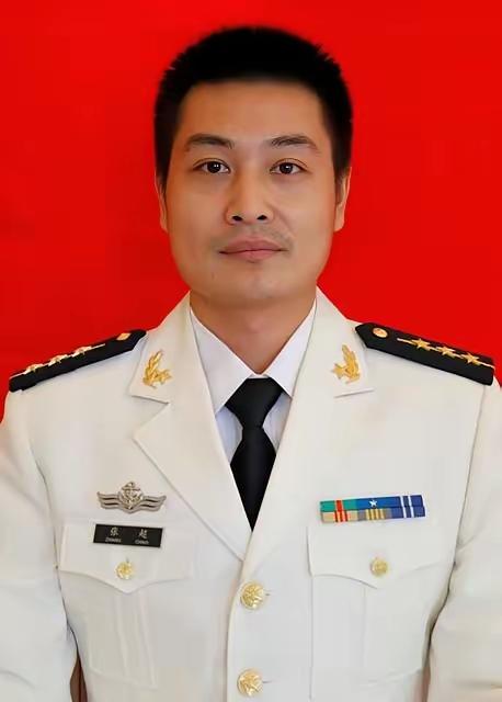 张超，1986年8月出生于湖南省岳阳县筻口镇漆市村，中共党员，生前为海军某舰载航