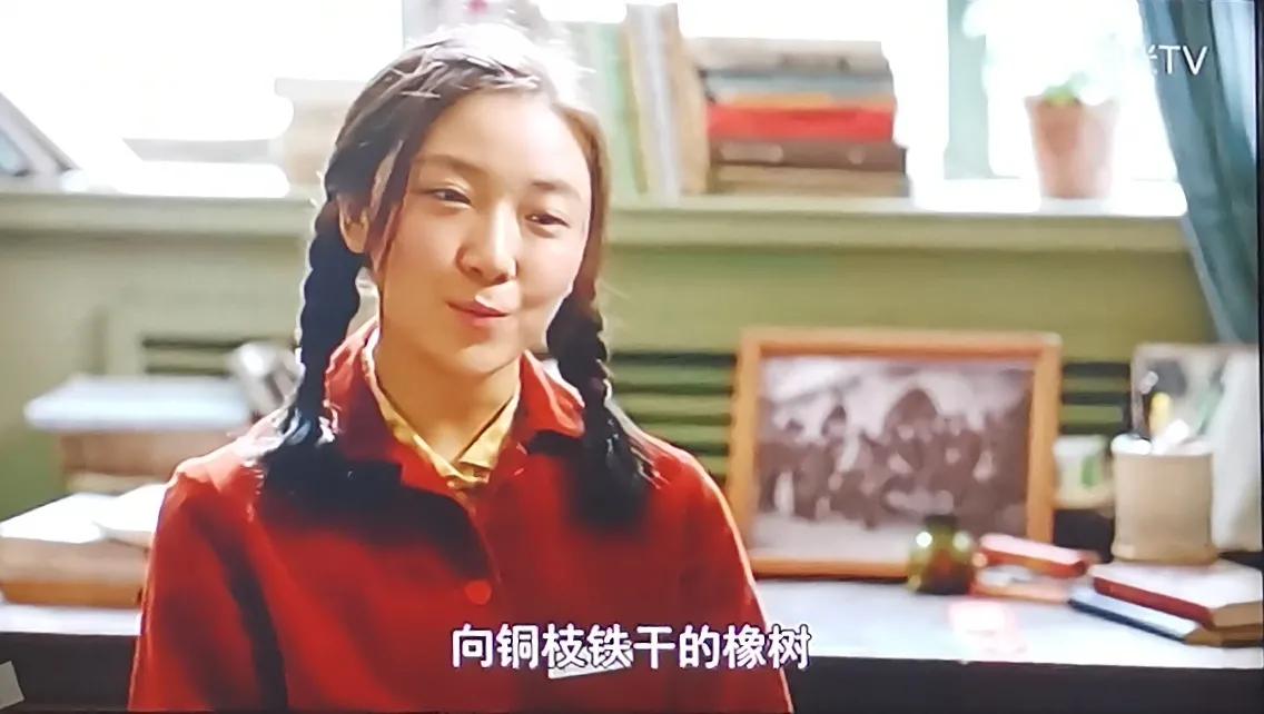 我如果爱你——绝不学痴情的鸟儿,
为绿荫重复单调的歌曲; 
也不止像泉源,常年送