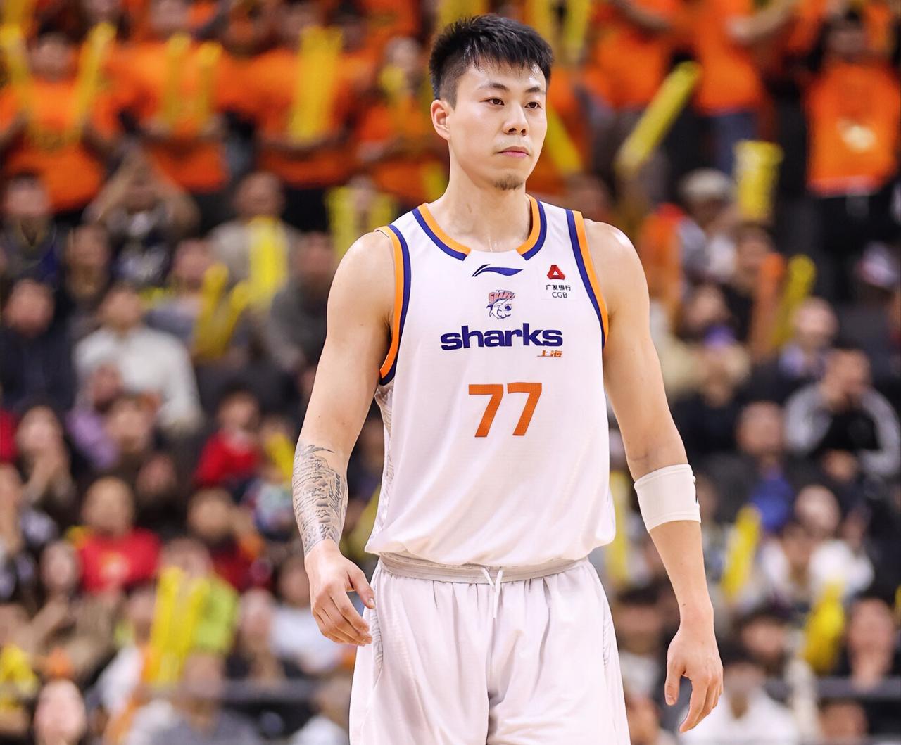 上海久事客场111-86大胜新疆伊犁特，球队轻松拿下胜利，而张镇麟的全能发挥，成