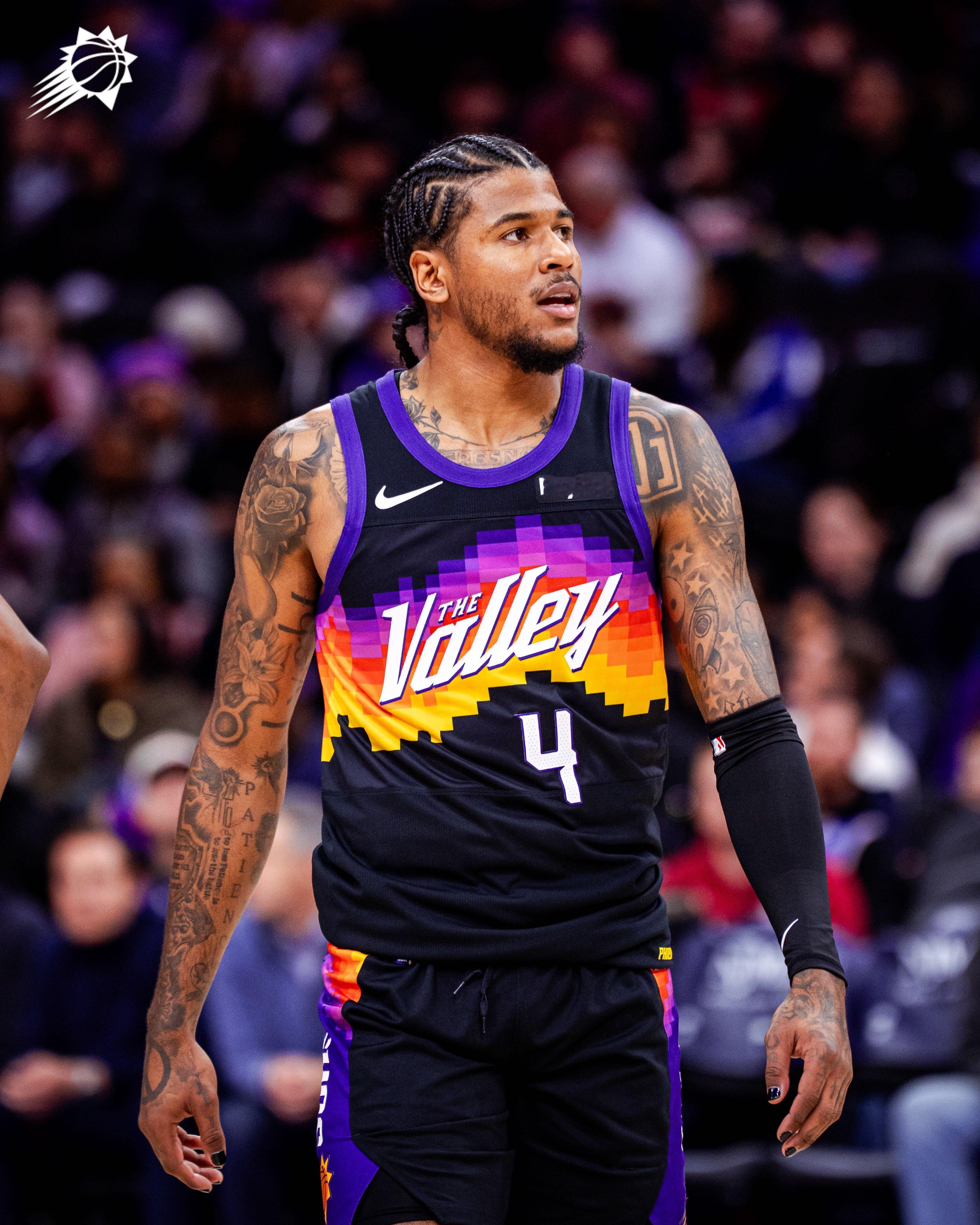 杰伦格林复出，布克27分，太阳取得三连胜，湖人掉到第七了。 