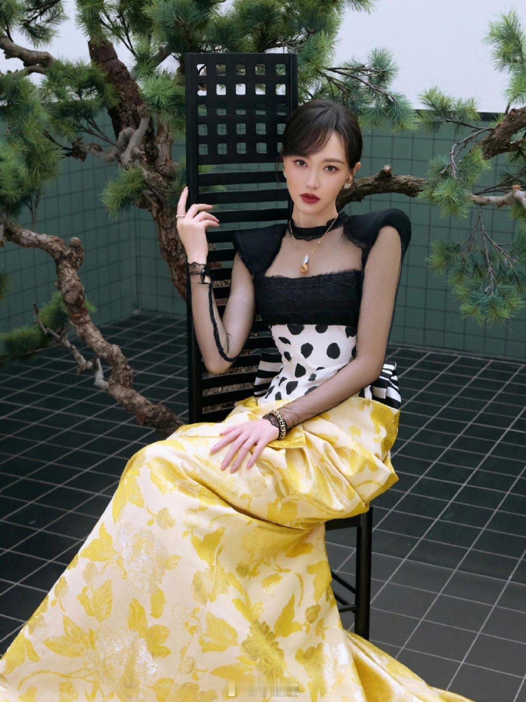 女明星除夕营业照，美到让人眼花！！杨幂、宋茜、唐嫣、陈都灵、鞠婧祎、孟子义、杨超