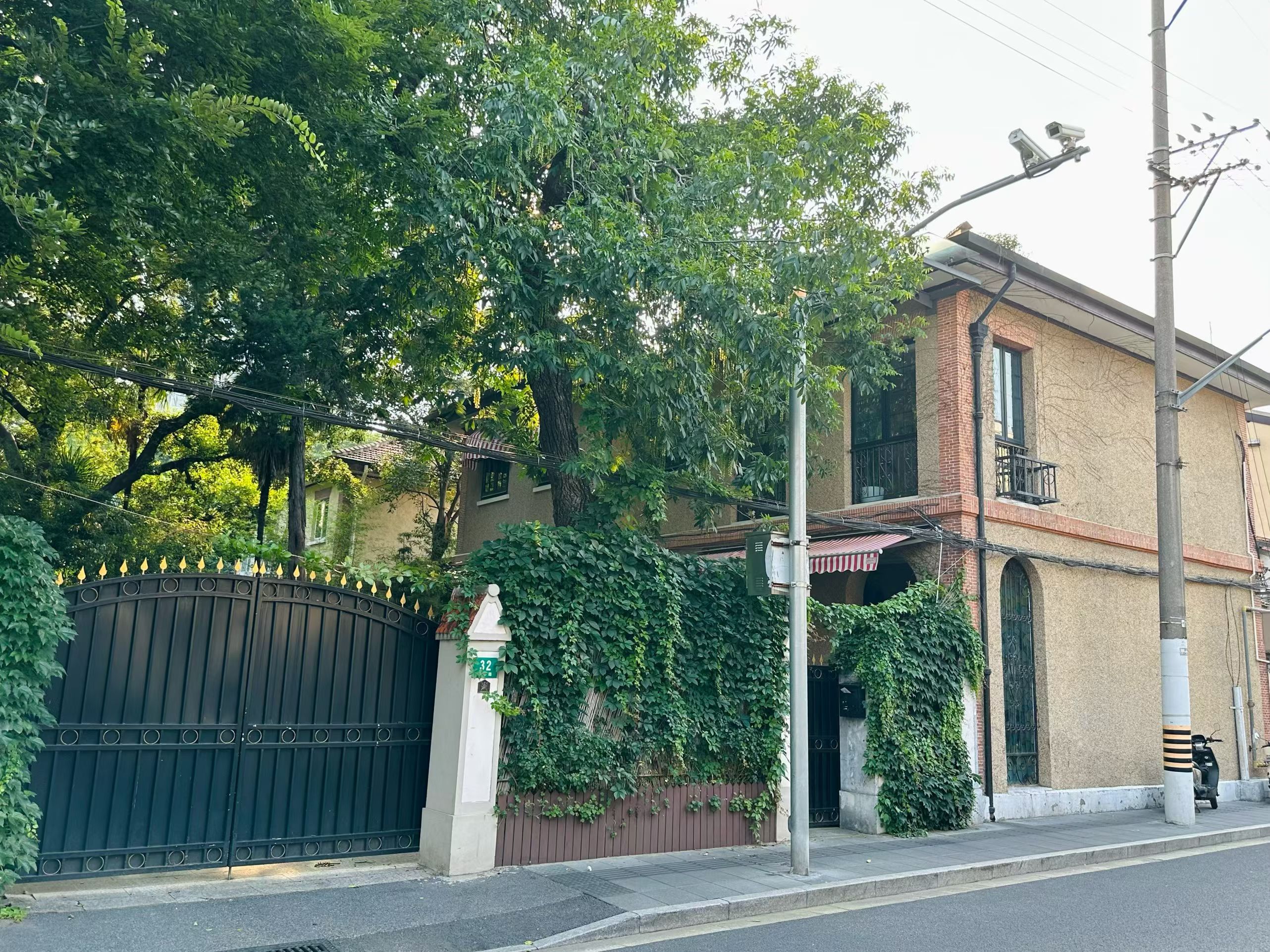 东湖路，延庆路，华亭路，长乐路，富民路，巨鹿路，周末哪儿哪儿都在排队！ 