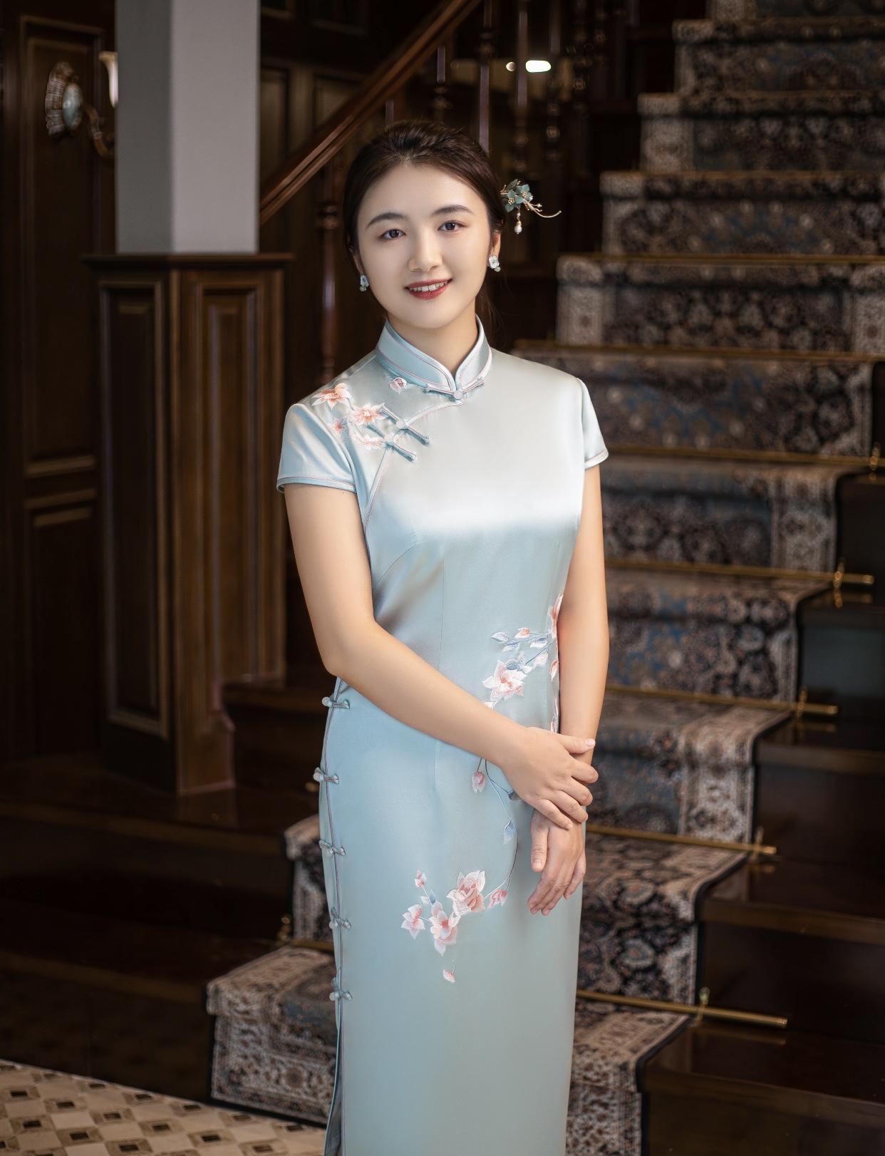 什么样的穿搭可以成为气质女神?优雅旗袍，复古韵味，尽显东方之美