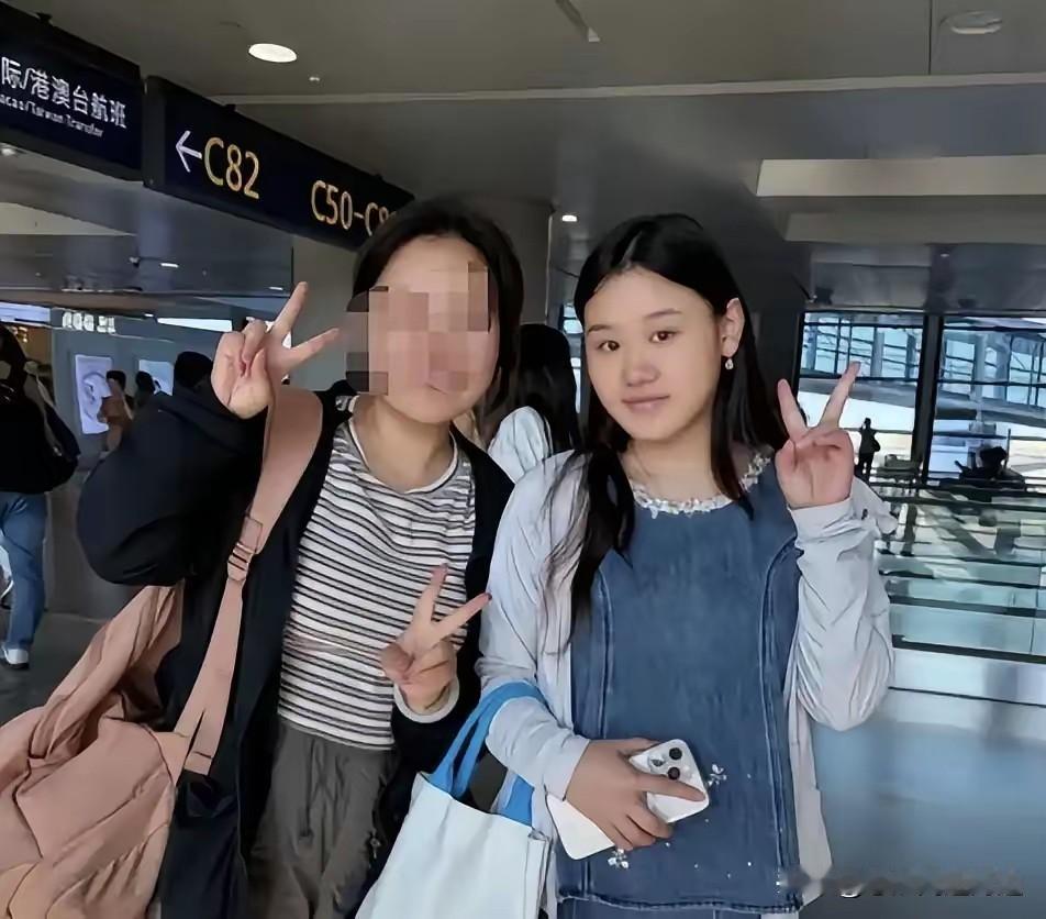 好奇查了一下张家齐的经纪人
不查不知道，一查才发现。
 
她的经纪人叫做Alic
