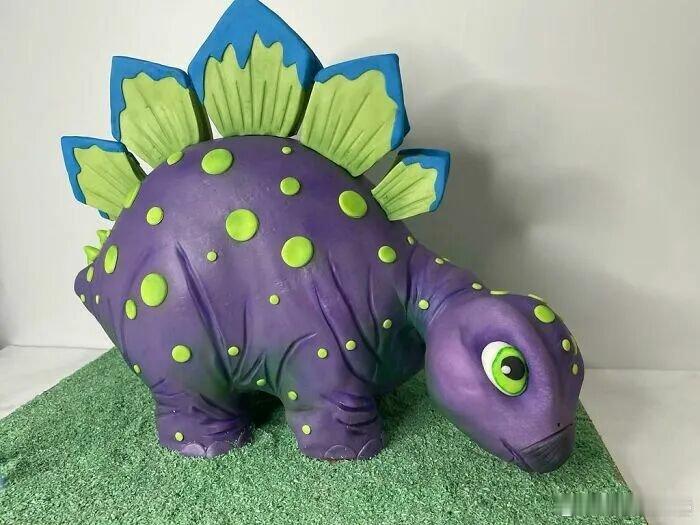 妈妈为儿子三岁生日做的蛋糕 