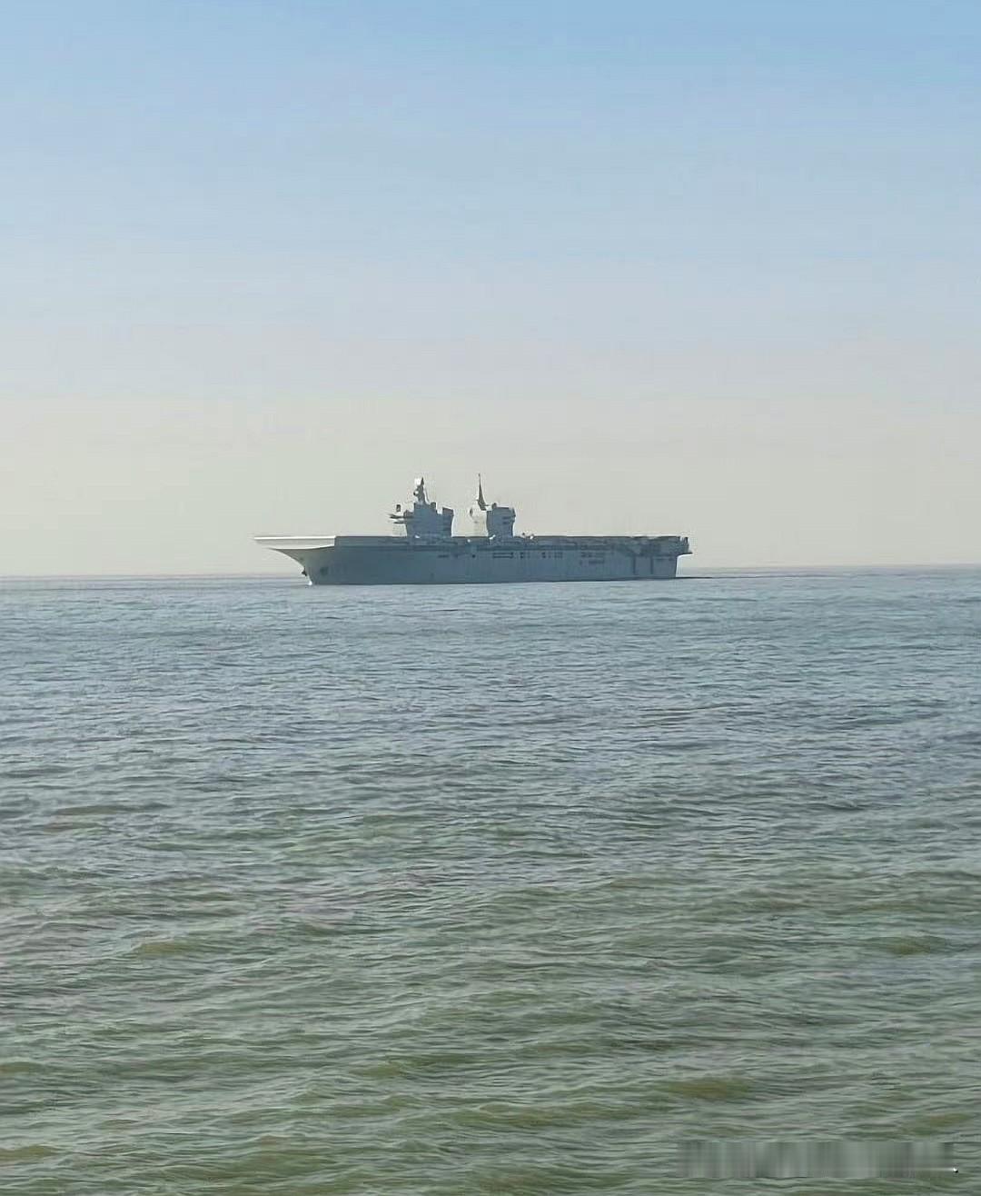 第二次海试中的076型首舰 | 
真快啊，076已经开始第二次海试了，这进度比福