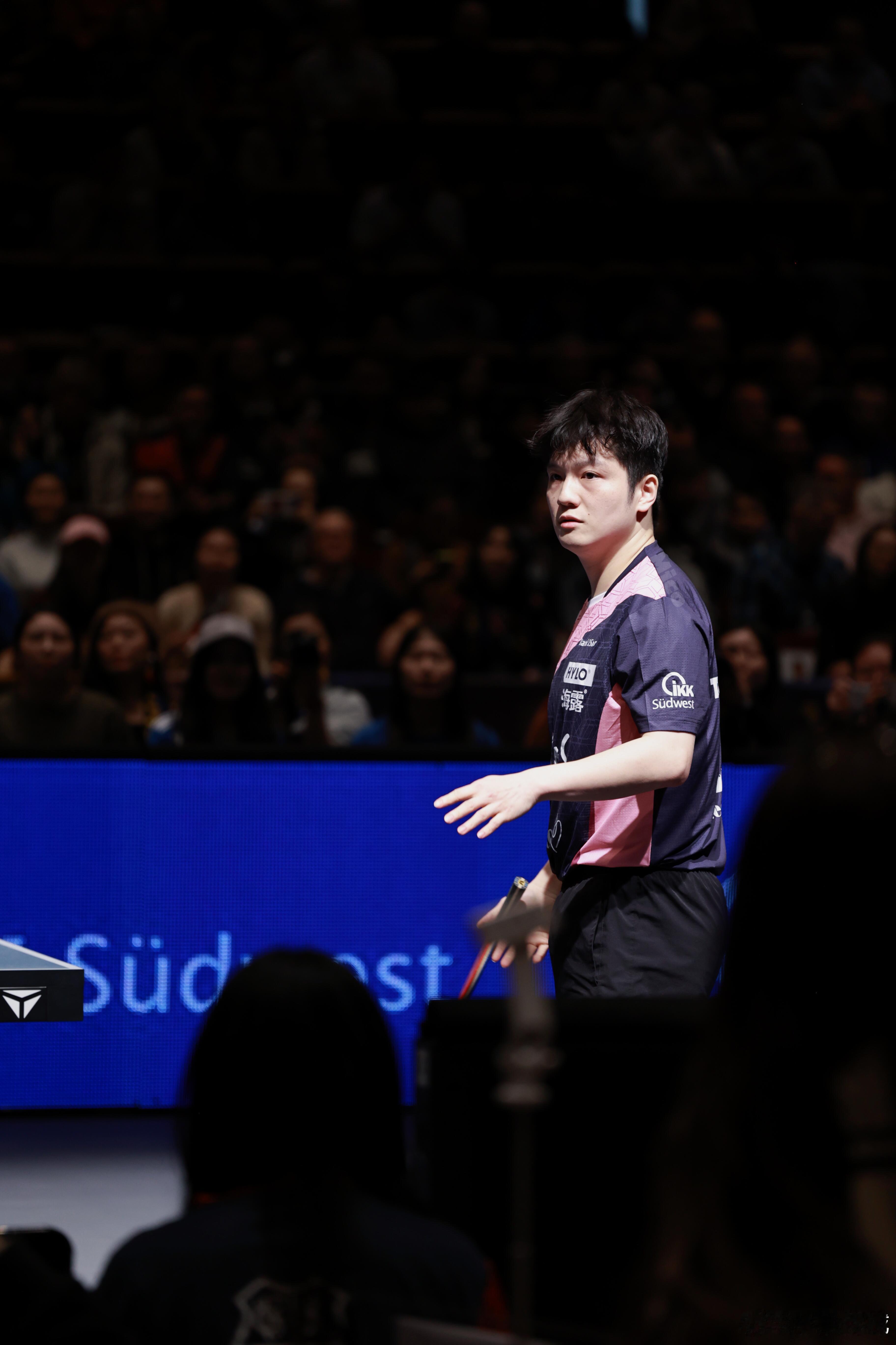 粉色娇嫩，来猜猜樊老师如今几岁了？251219 欧冠 萨尔布吕肯没记错的话似乎是