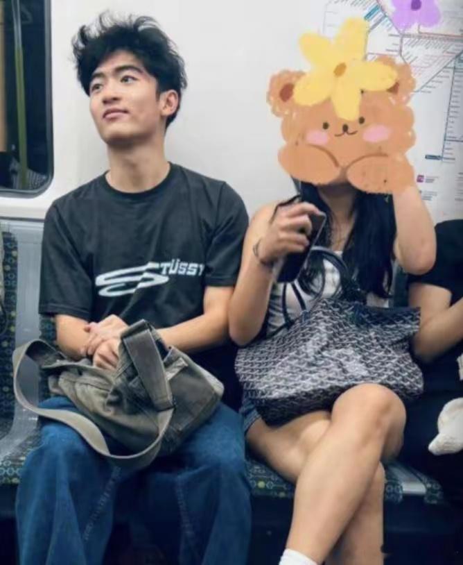 张柏芝19岁长子澳洲近照曝光！正脸像谢霆锋，被路人认出大方合照 ​​​