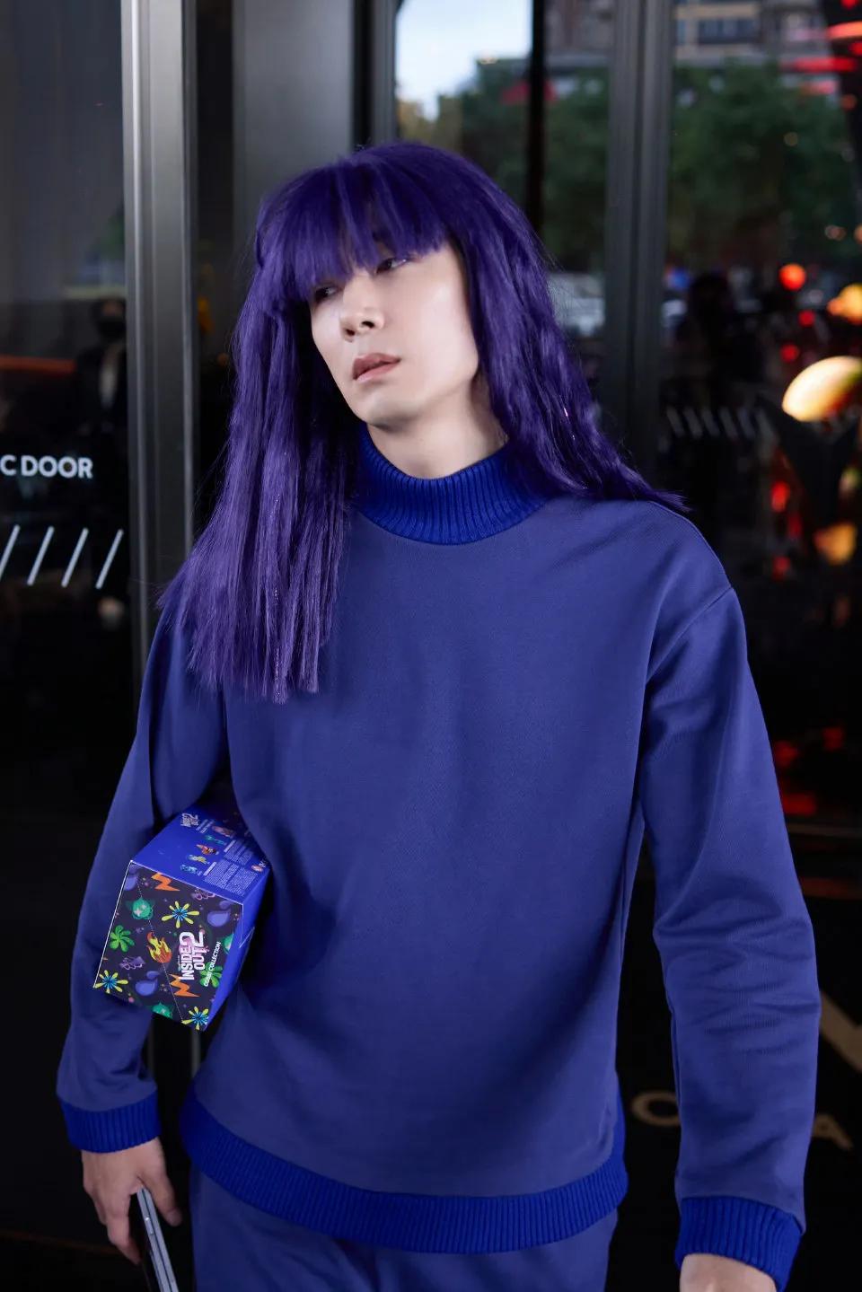 近日有网友喊话戚薇快来管管你老公李承铉吧，起因是李承铉在录制披哥第一天就换了两个