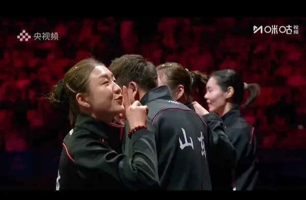 巴黎的街头，是艺术与文化的盛宴。在这里，每一道风景都诉说着不同的故事。但有时，我