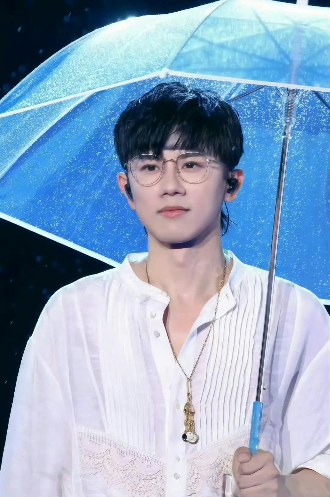 谢娜喊话薛之谦薛之谦内涵张杰，yxh在瞎带节奏吧，节目里也许是玩梗，被拿来放大真