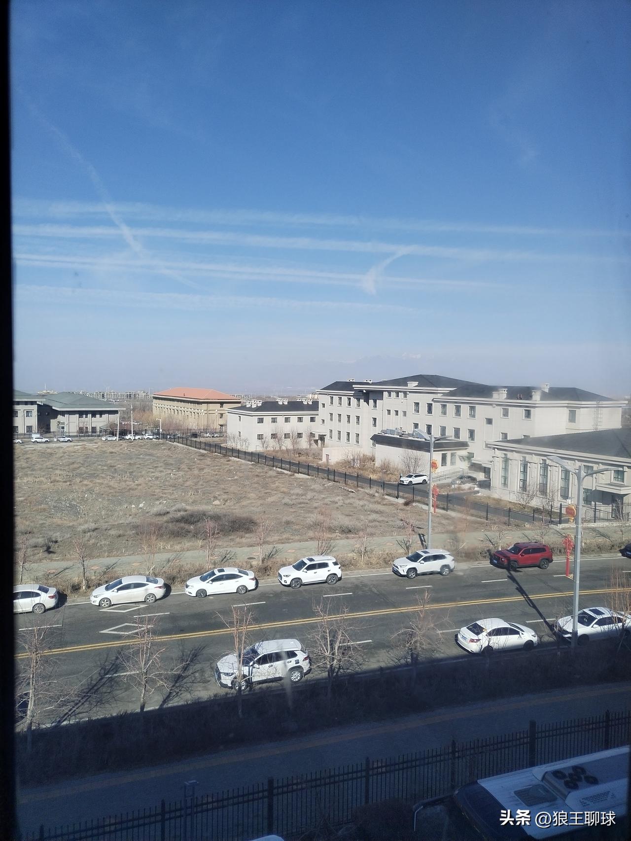 绿水青山就是金山银山，不是一句空话，虽然新疆乌鲁木齐缺水，没有江南水乡的山清水秀