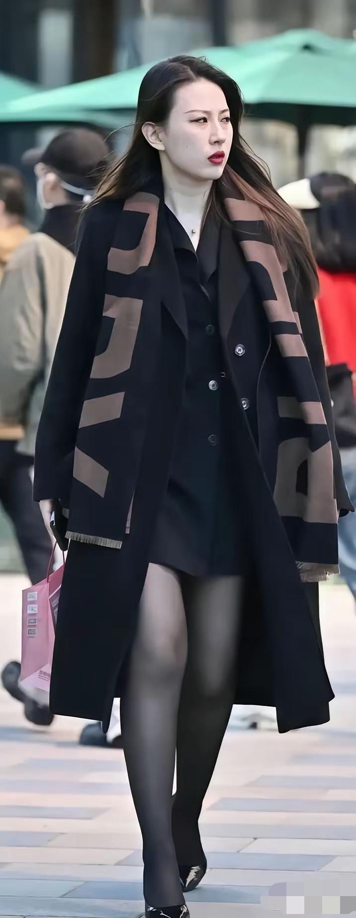 粗缯大布裹生涯，腹有诗书气自华