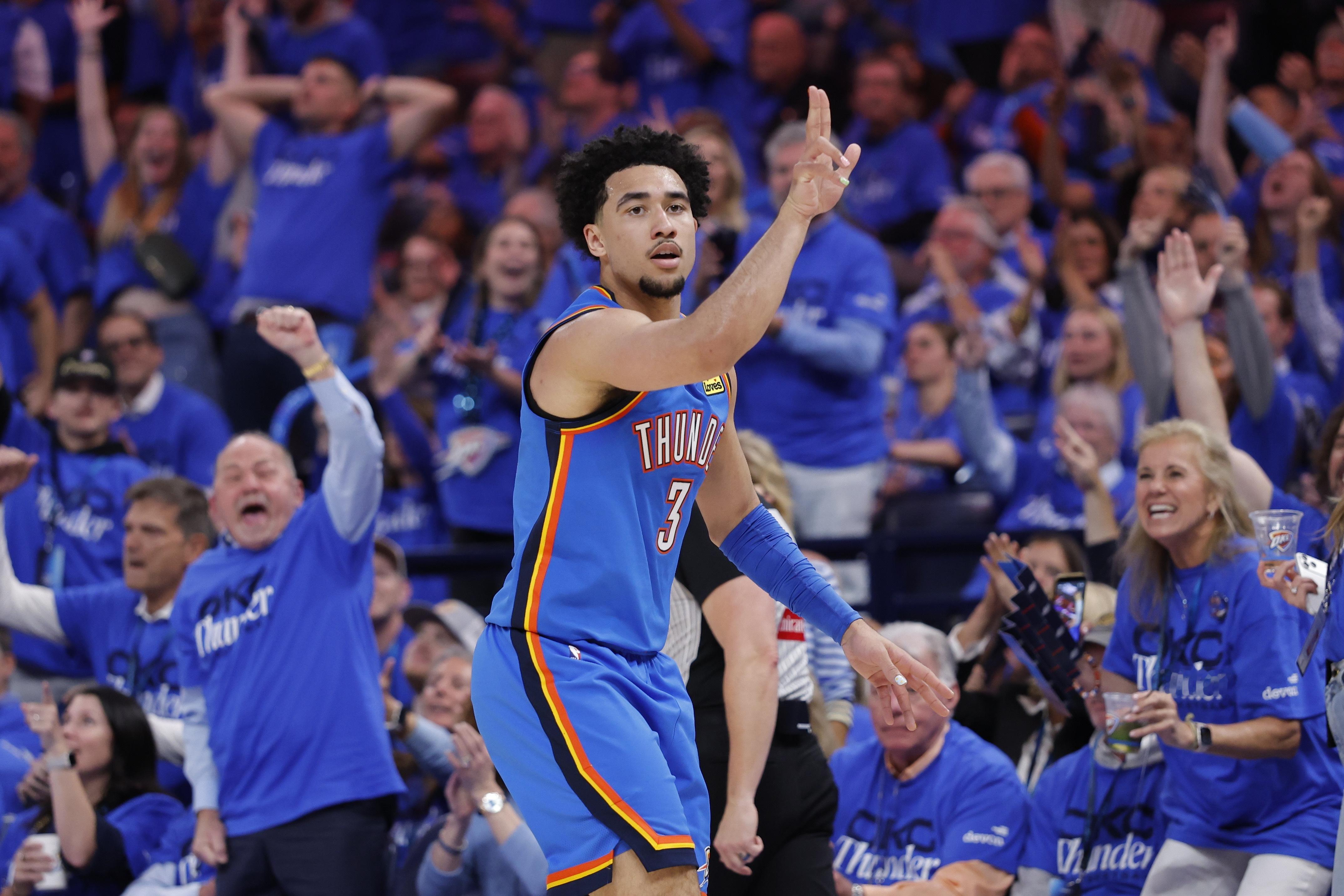 5月8日讯 NBA季后赛，雷霆125-107再胜湖人，总比分2-0领先。麦凯恩赛