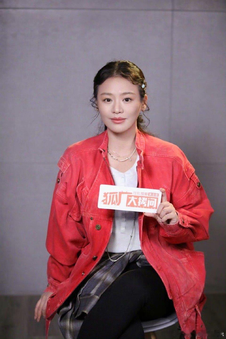 马思纯回应恶女赛道 马思纯在采访中绑定吴飞飞与黎吧啦，宣告重返恶女赛道。从《左耳