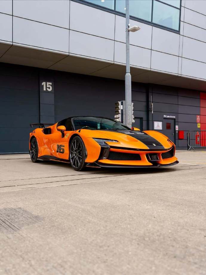 法拉利SF90XX Stradale，颜色太酷了！