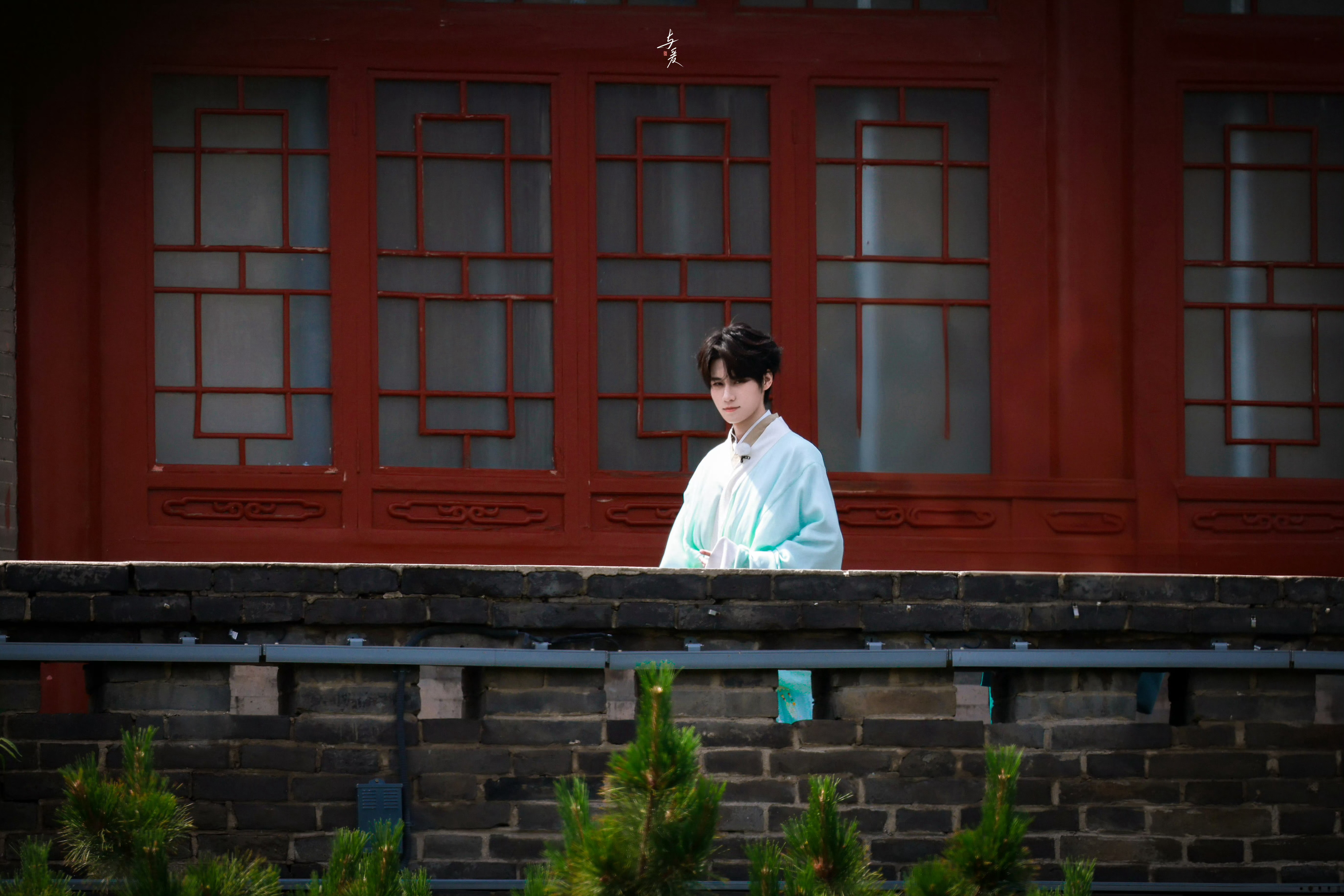张真源奔跑吧浅绿色古装造型从画里走出来的小公子，翩翩玉树映风前 ，侪辈如君最少年
