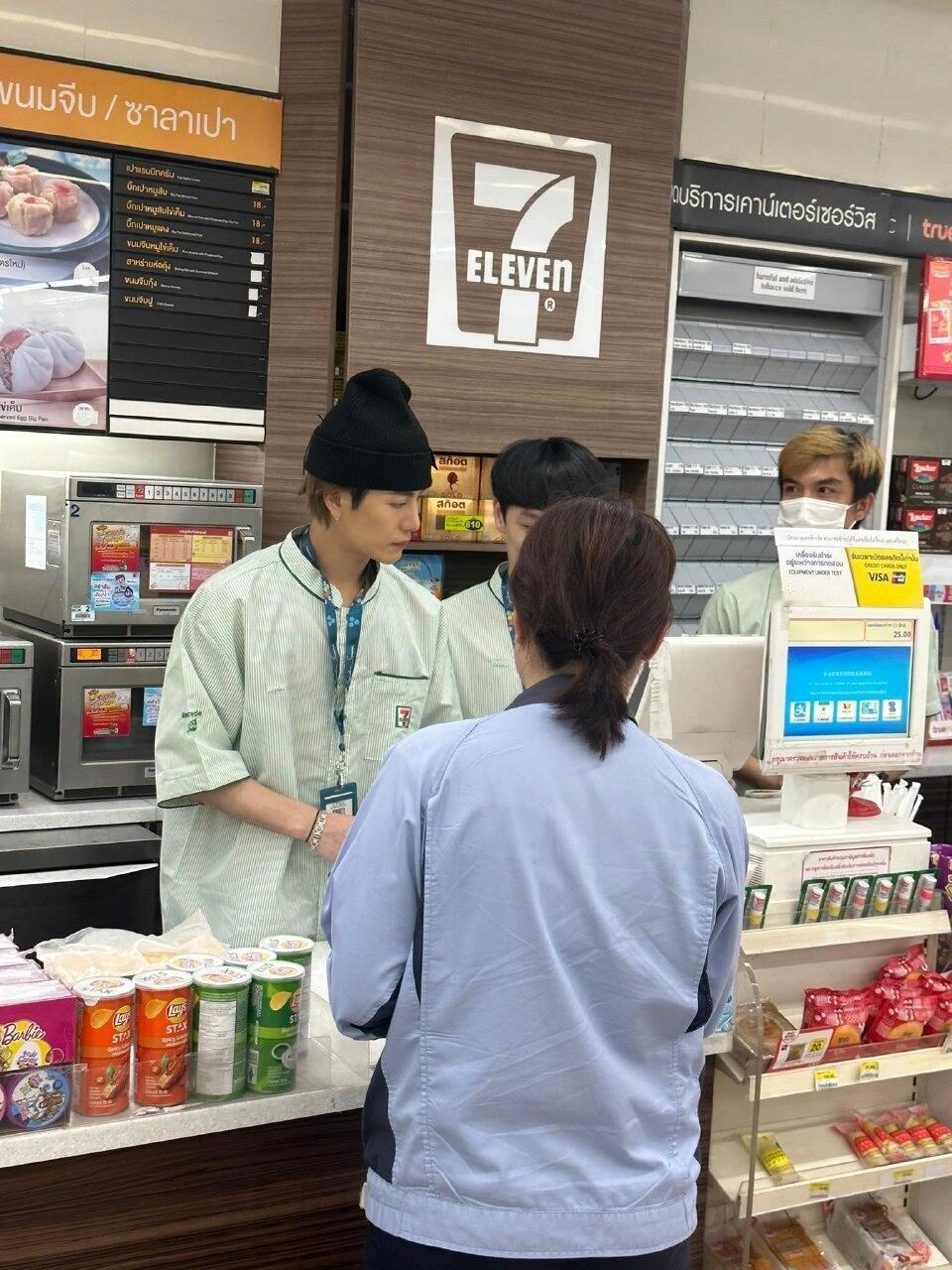 周柯宇哥哥做过收银员 上次做过收银员的艺人还是梓渝 周柯宇芒果综艺曝收银员经历，