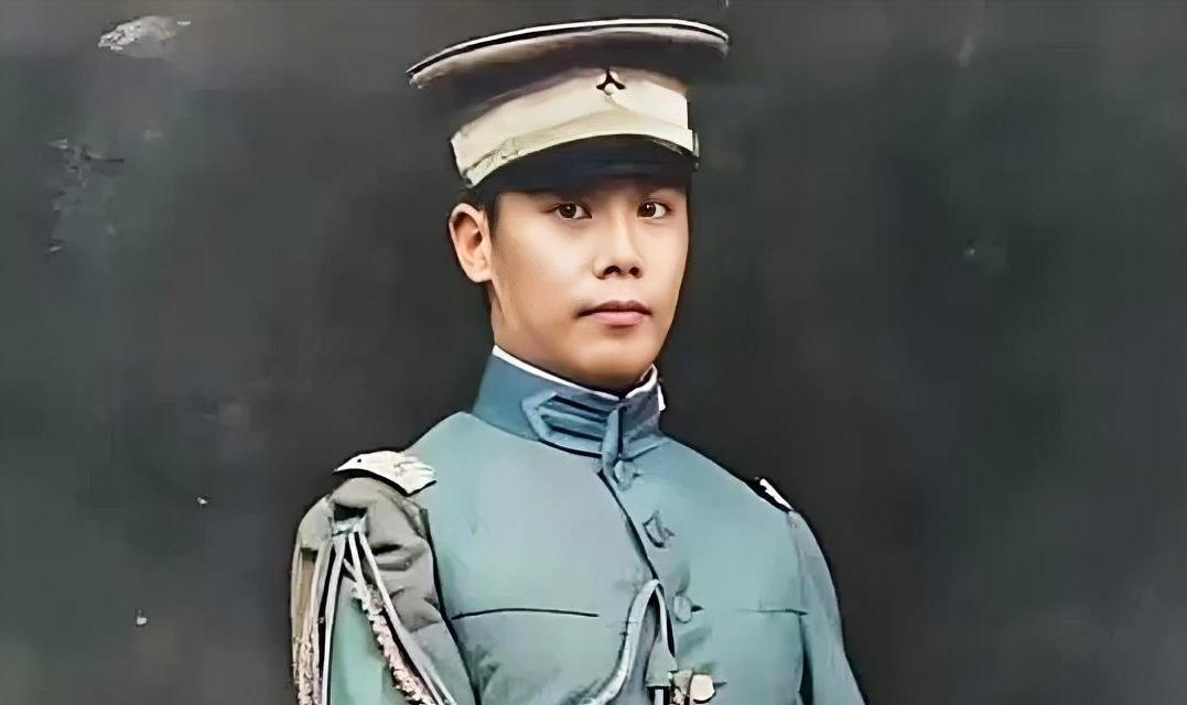 1948年，70岁穷困潦倒的袁克定流落街头，却遇到了曾经的老仆人，仆人每天上街帮