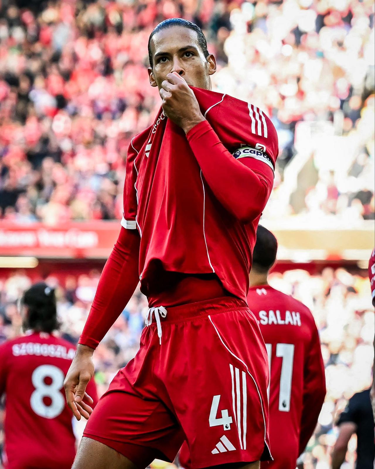 【球迷至上】范戴克敦促利物浦管理层，绝不能无视球迷对票价上涨的反应👇：
 
“