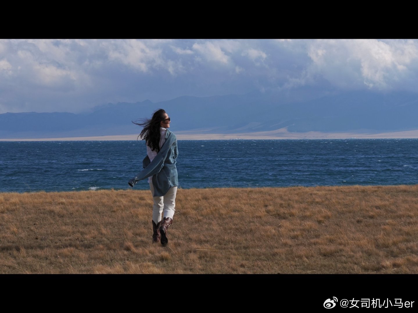 赛里木湖的幸运彩虹送给大家咱们今天都不白活🌈  ​​​