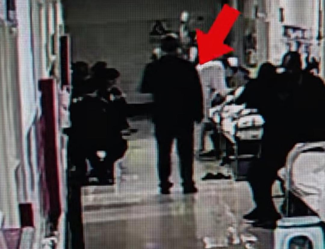4分钟生死竞速！医院走廊上演一场惊心动魄的抢救
 
近日，在贵州省黔南州人民医院
